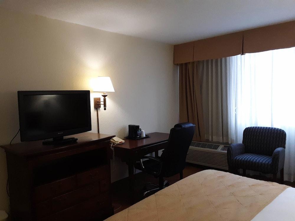 Norwood Inn Hudson エクステリア 写真