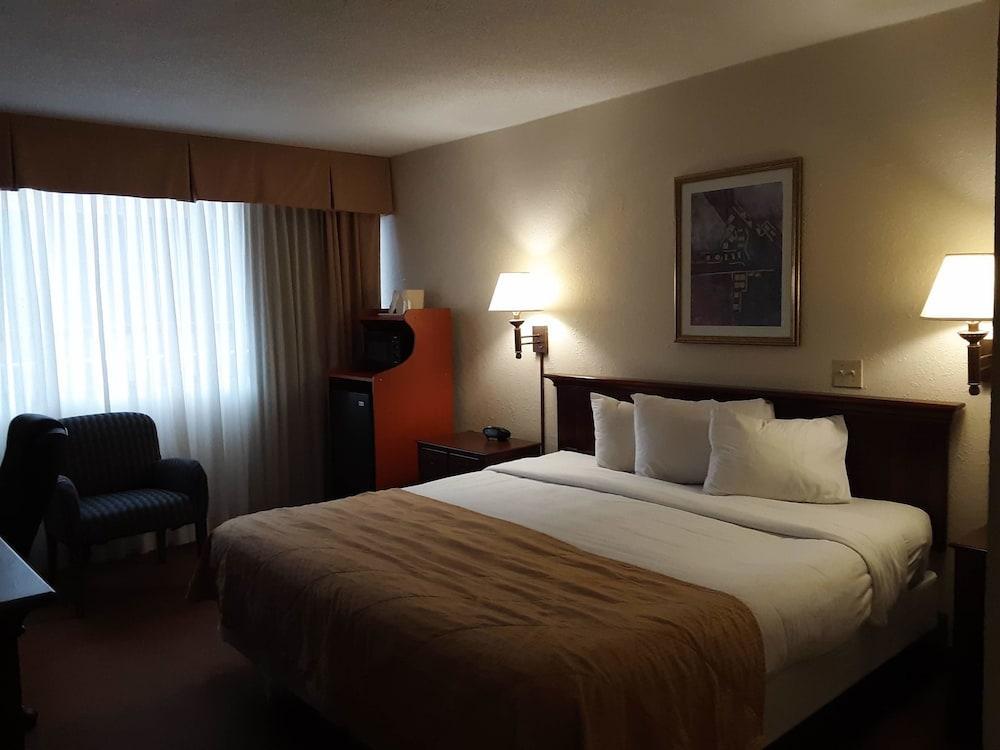 Norwood Inn Hudson エクステリア 写真