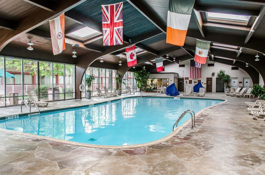 Norwood Inn Hudson エクステリア 写真