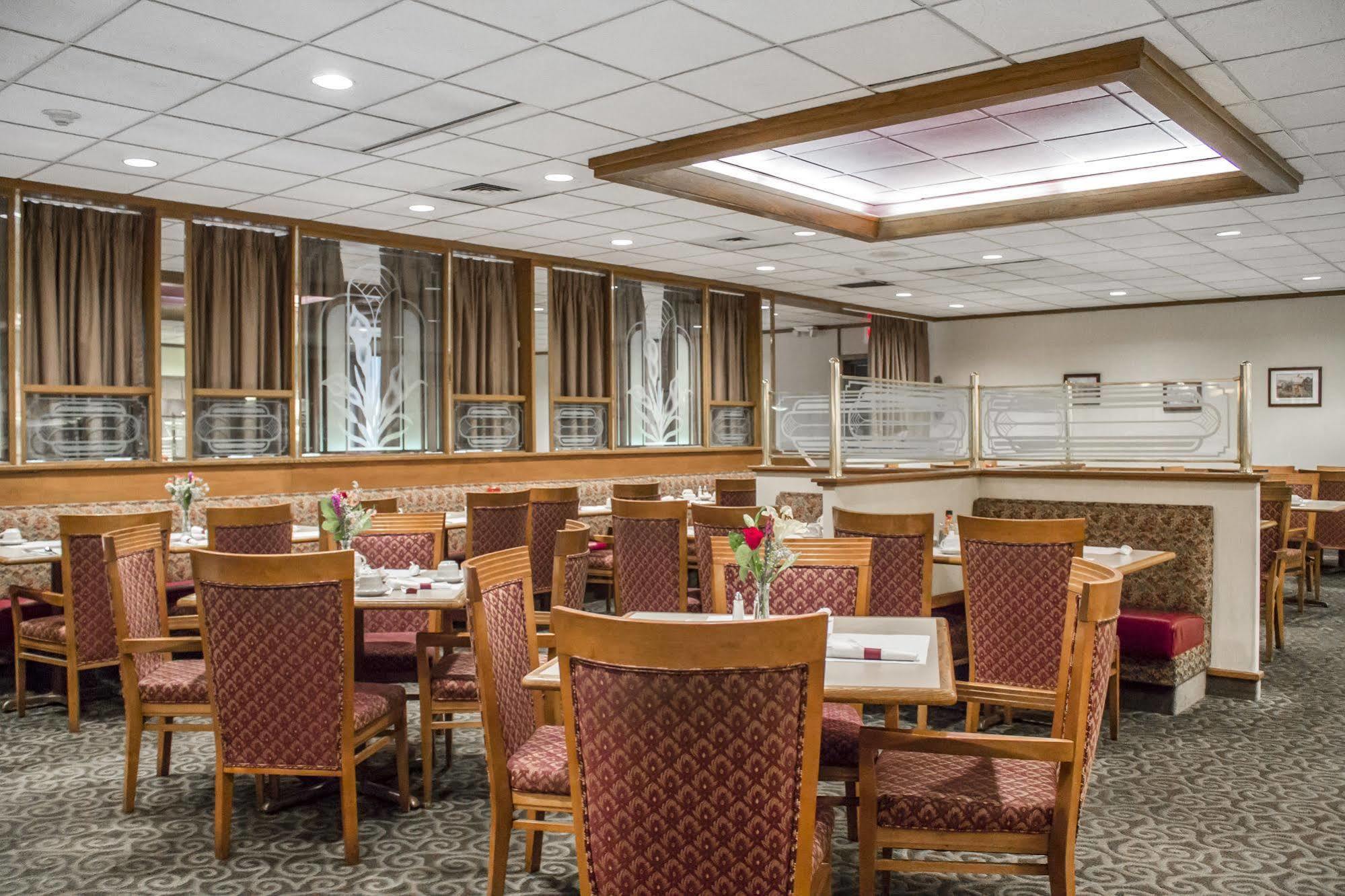 Norwood Inn Hudson エクステリア 写真
