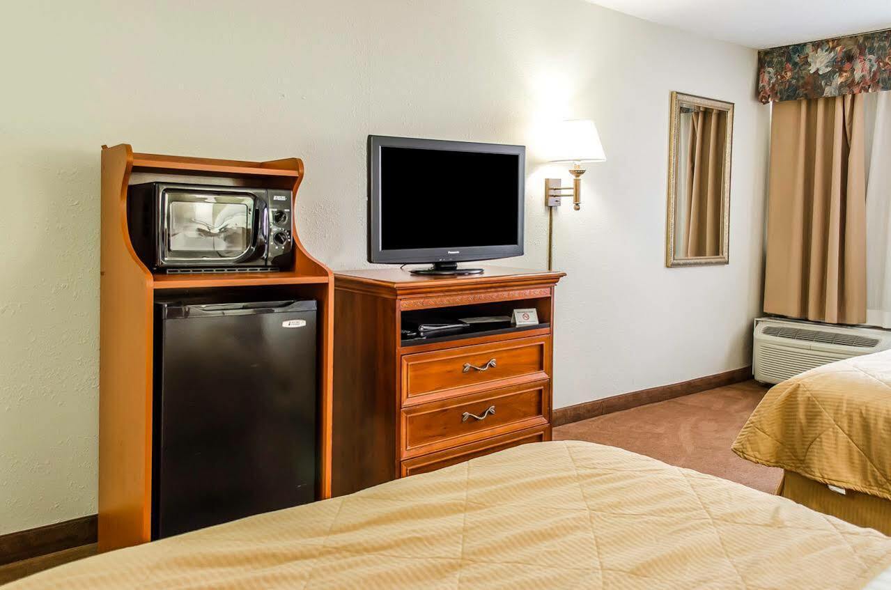 Norwood Inn Hudson エクステリア 写真
