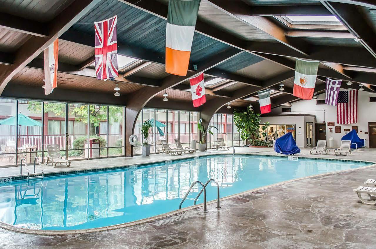 Norwood Inn Hudson エクステリア 写真
