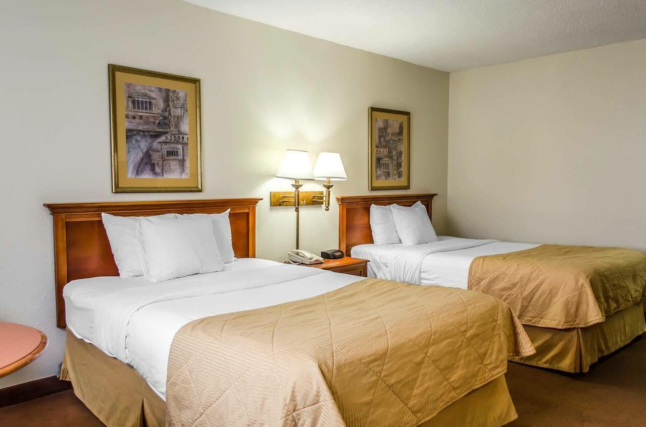 Norwood Inn Hudson エクステリア 写真