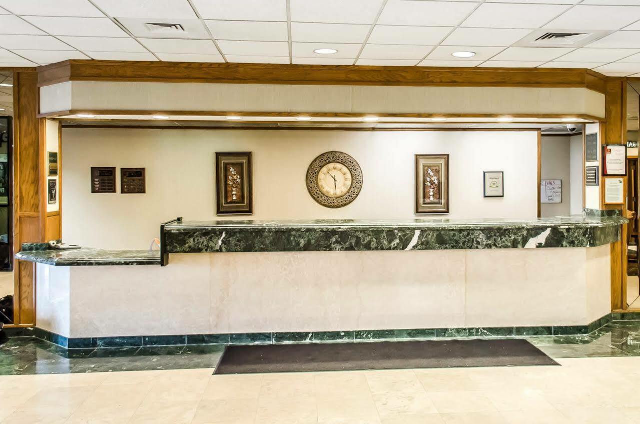 Norwood Inn Hudson エクステリア 写真
